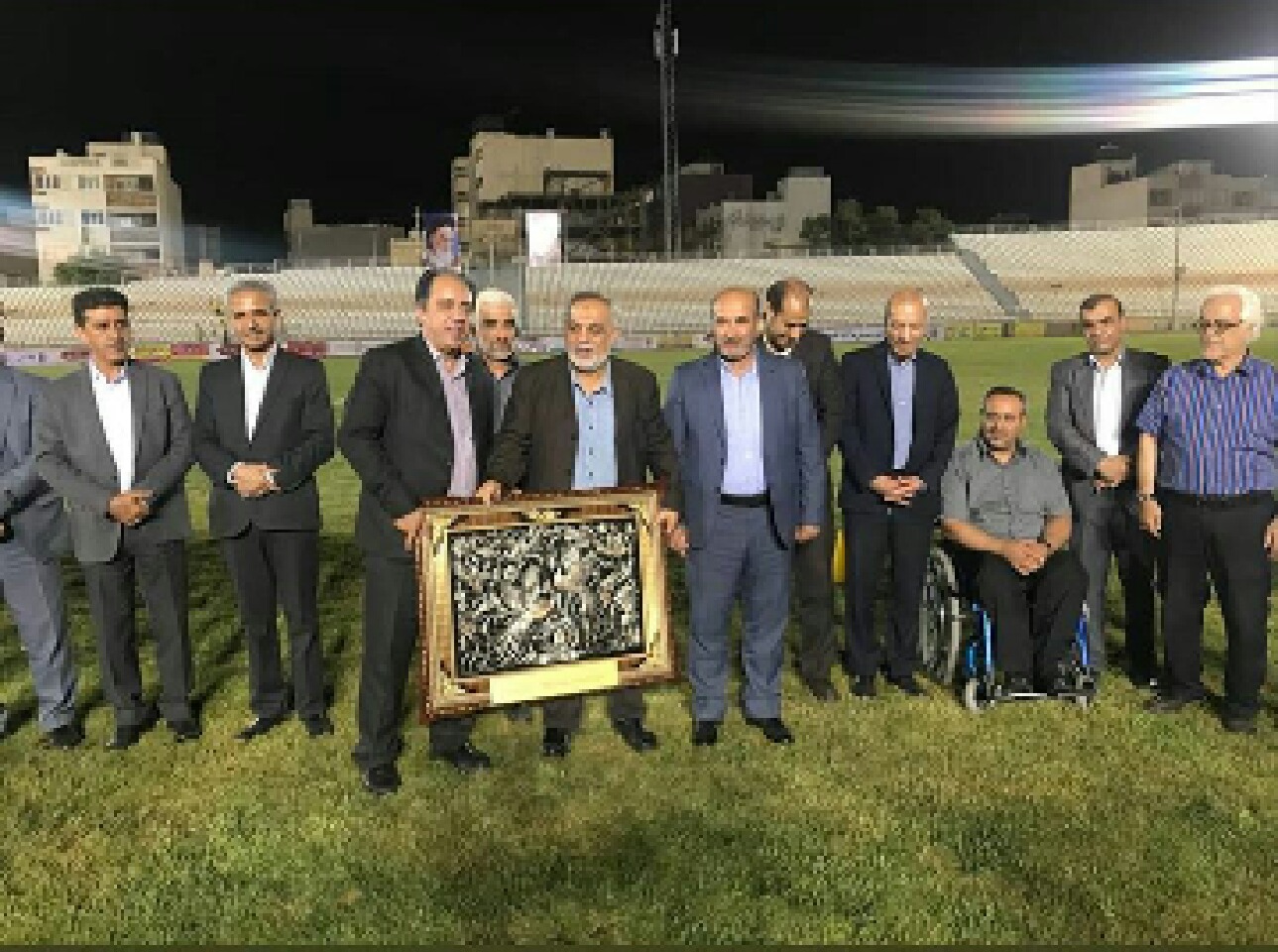 تقدیر غلامعلی هنرپیشه ریاست هیات از هادی آیت اللهی ریاست اسبق هیات فوتبال استان