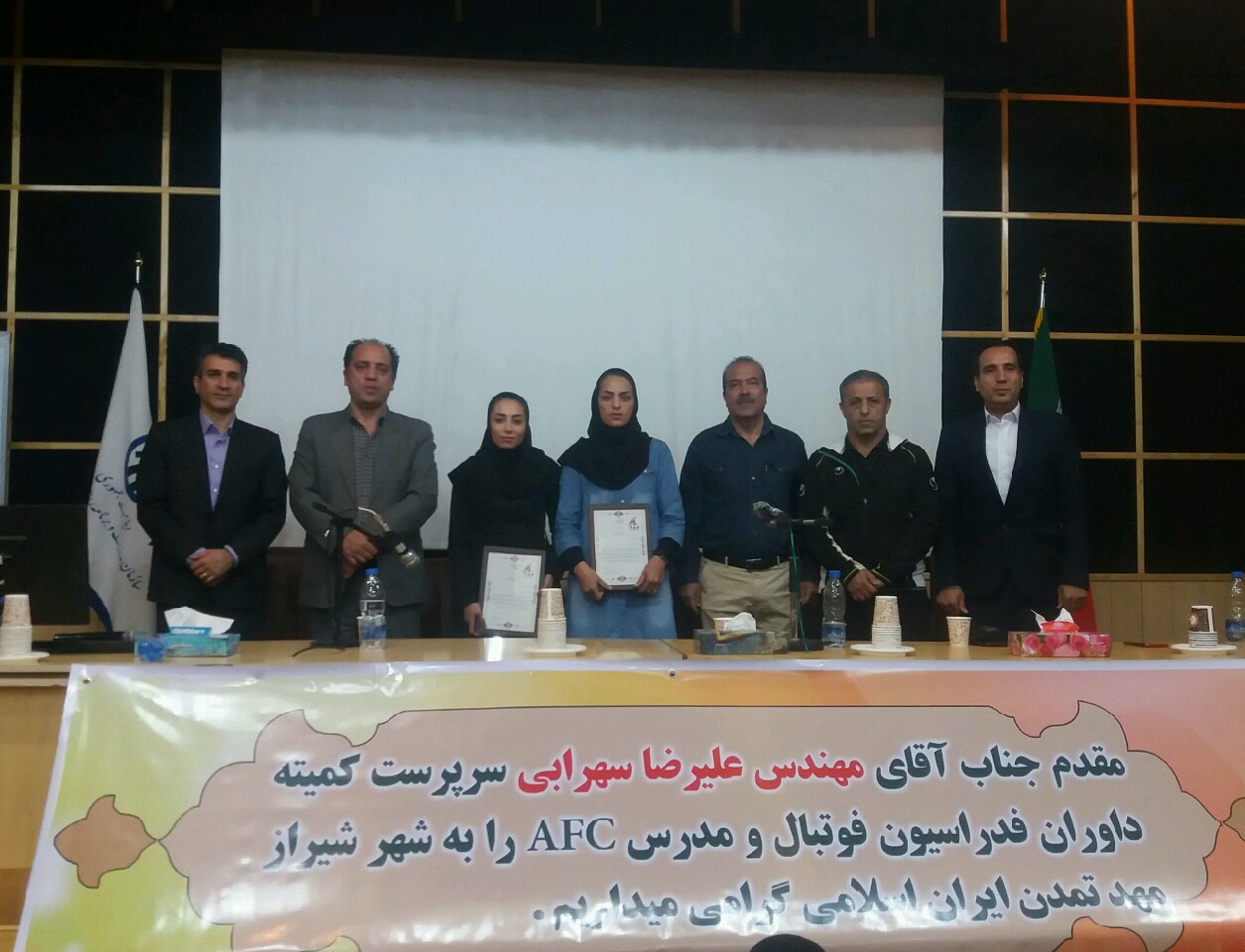 دوره دانش افزایی و توجیهی یک روزه داوران و ناظران لیگ برتر فوتسال فارس برگزار شد
