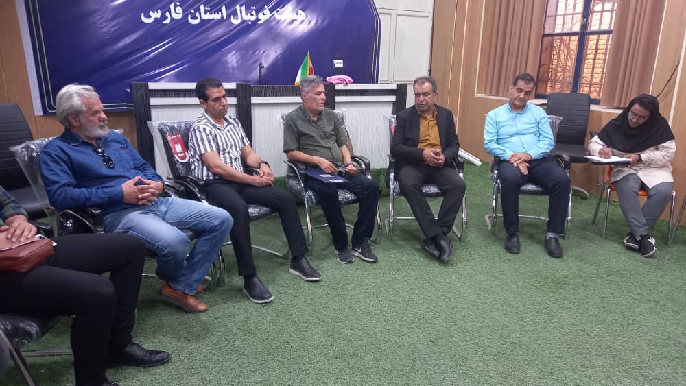 بررسی اولویت های آموزش مربیان فوتبال و فوتسال در شهرستانهای فارس