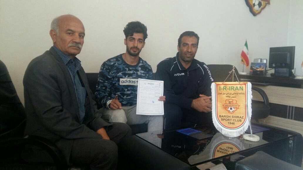 مهاجم سابق قشقايي به برق شيراز پيوست / مدافع چپ قشقايي شيراز نیز  رسما از اين تيم جدا شد